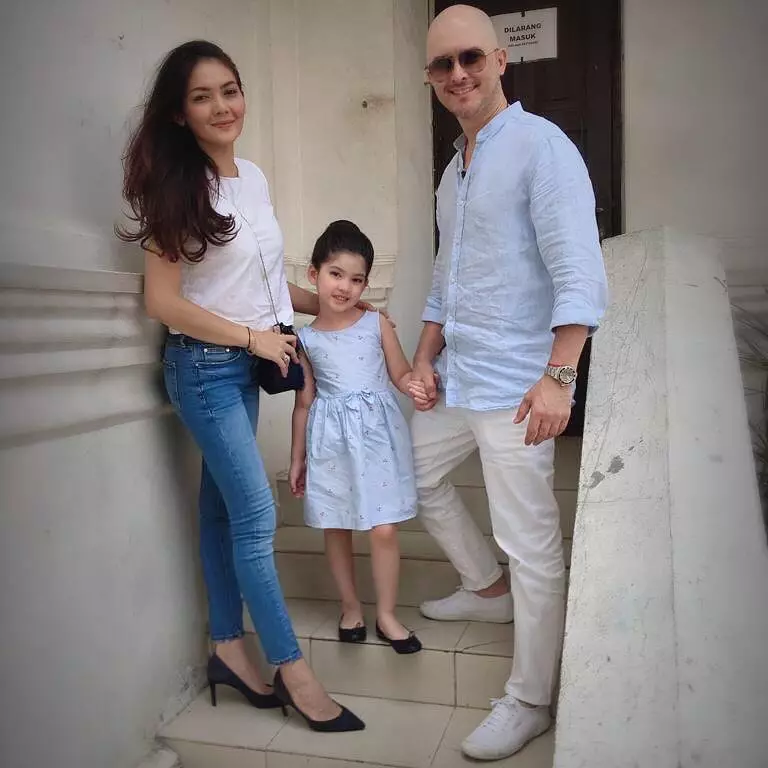 Alex Tian dan keluarga barunya Instagram