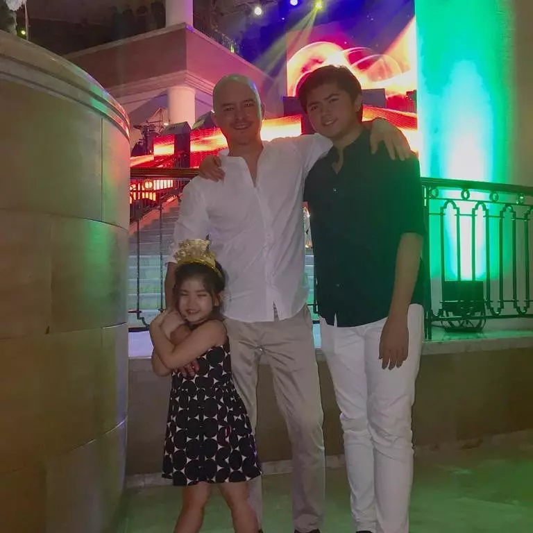 Alex Tian dan keluarga barunya Instagram