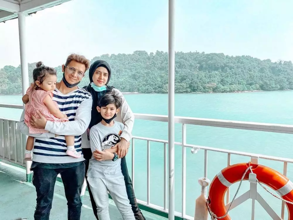 Seleb liburan era new normal © 2020 brilio.net