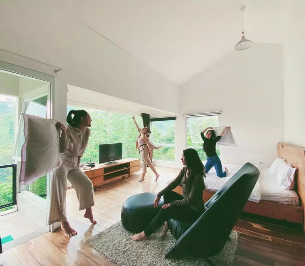 Seleb liburan era new normal © 2020 brilio.net