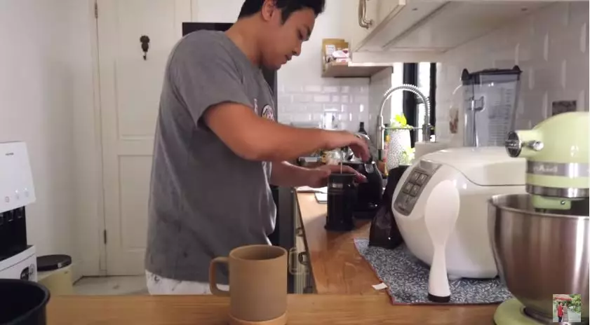 penampakan rumah rianti cartwright berbagai sumber