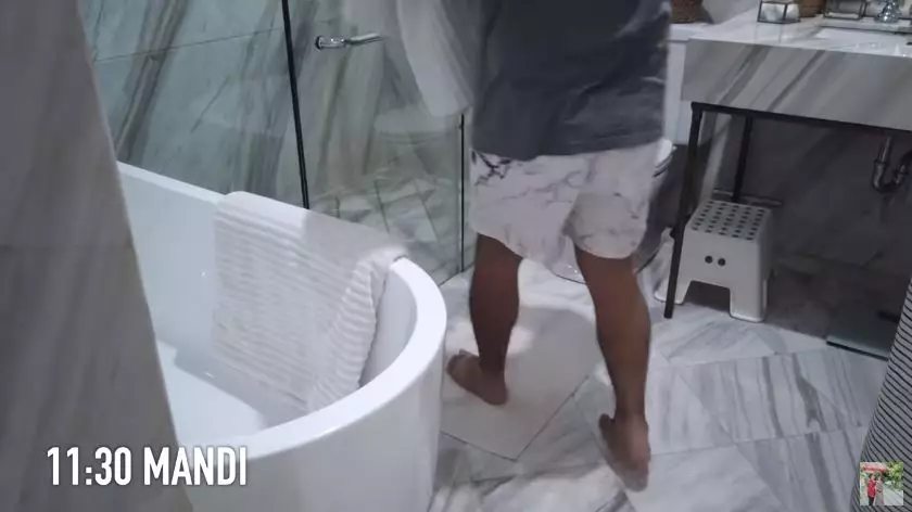 penampakan rumah rianti cartwright berbagai sumber