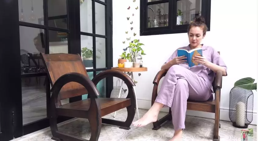 penampakan rumah rianti cartwright berbagai sumber