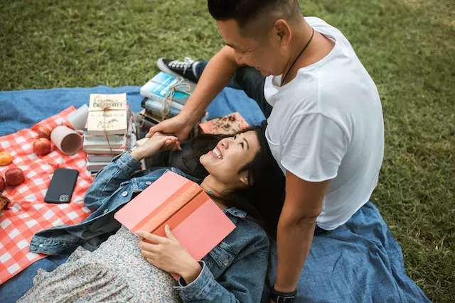 Kata-kata bijak tentang perjuangan cinta yang menyentuh hati © 2023 brilio.net Kata-kata bijak tentang perjuangan cinta yang menyentuh hati © 2023 brilio.net