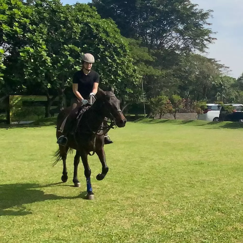 Seleb cewek ini hobi berkuda Instagram Seleb cewek ini hobi berkuda Instagram