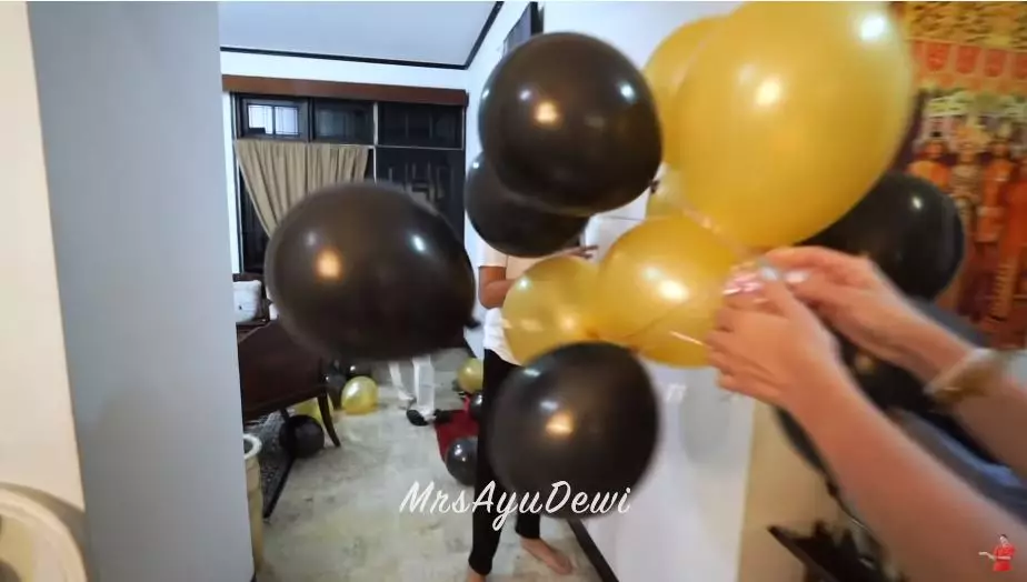 Momen ultah pernikahan Ayu Dewi berbagai sumber