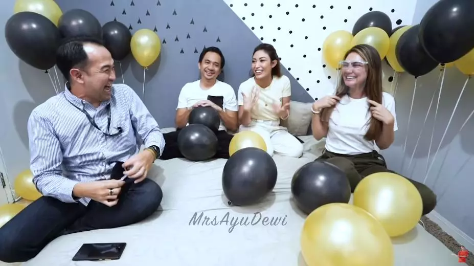 Momen ultah pernikahan Ayu Dewi berbagai sumber