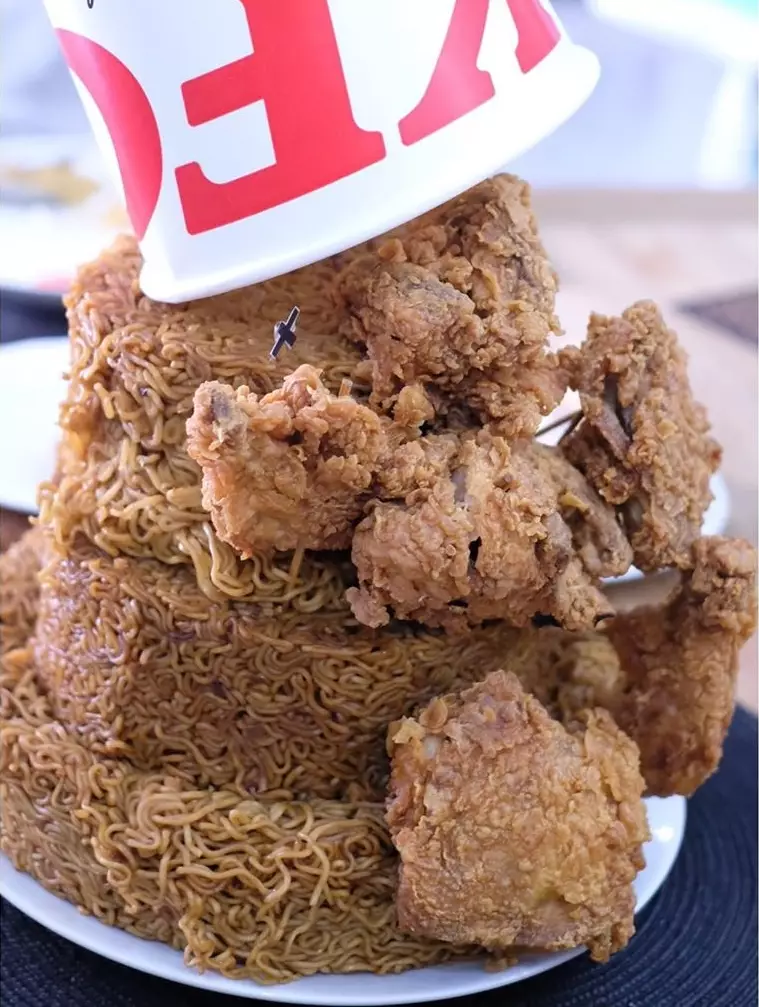 Momen ultah pernikahan Ayu Dewi berbagai sumber