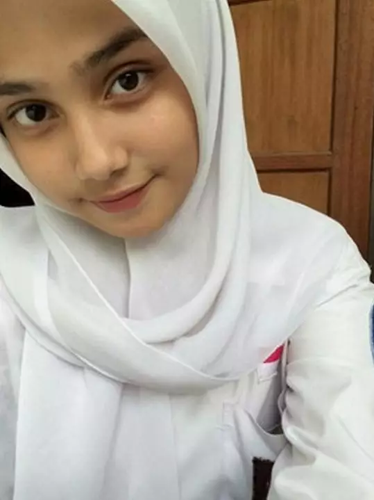 Syifa Hadju berbagai sumber