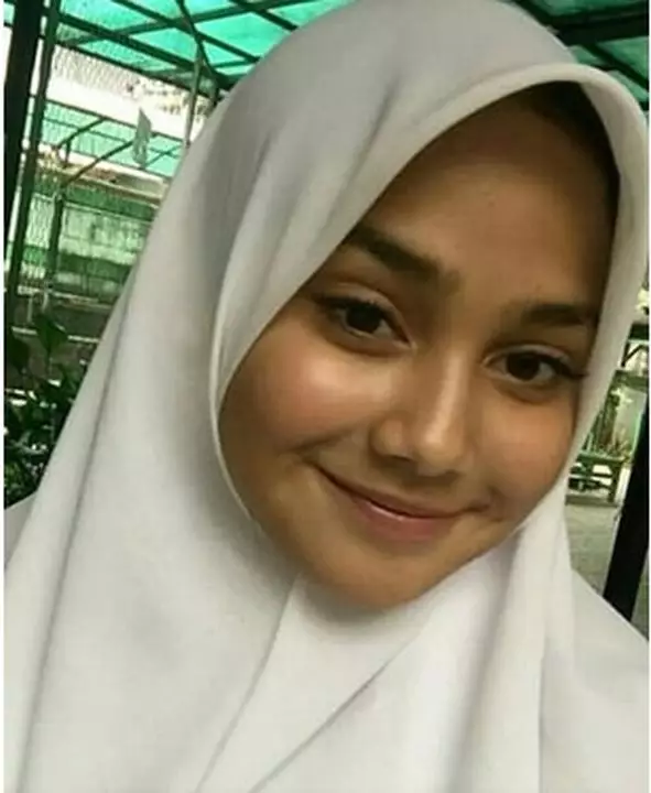 Syifa Hadju berbagai sumber
