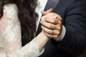 Sedih, pengantin pria ini meninggal usai resepsi diduga positif corona