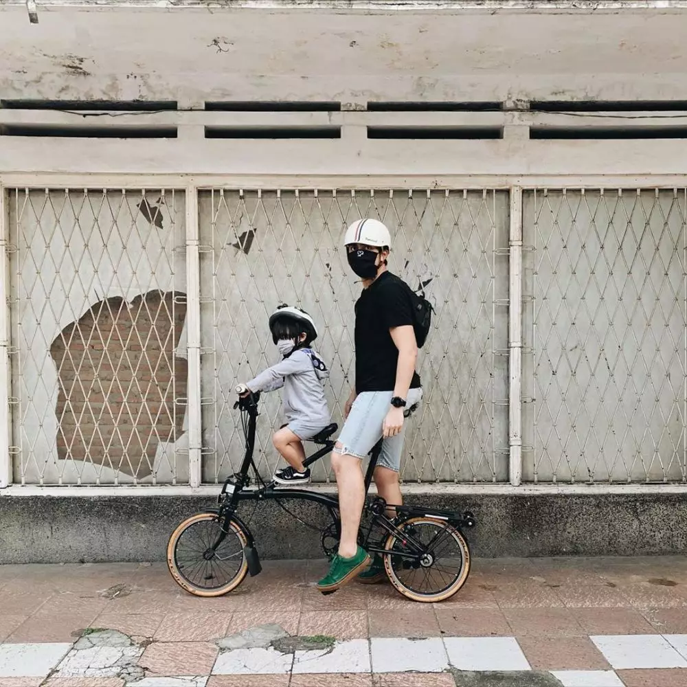 seleb bersepeda dengan buah hati instagram