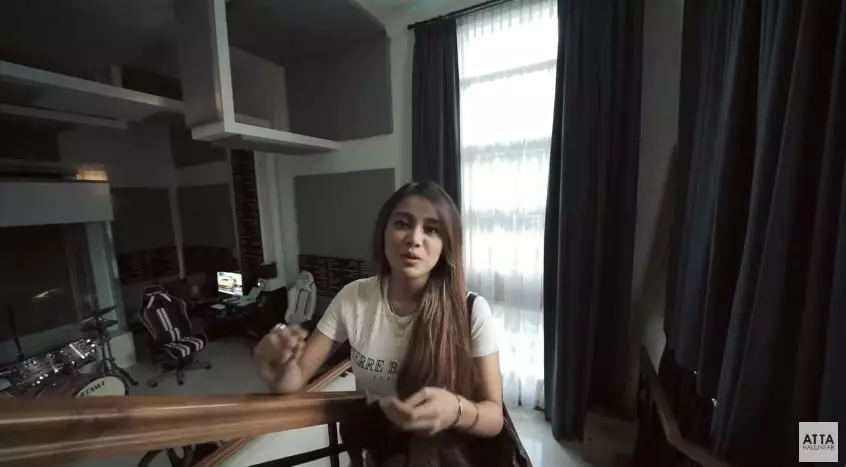 momen aurel jenguk atta youtube