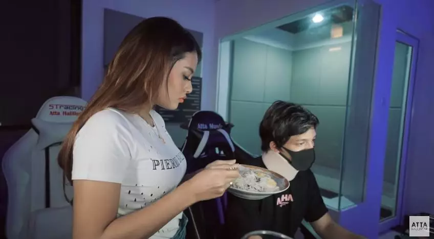 momen aurel jenguk atta youtube