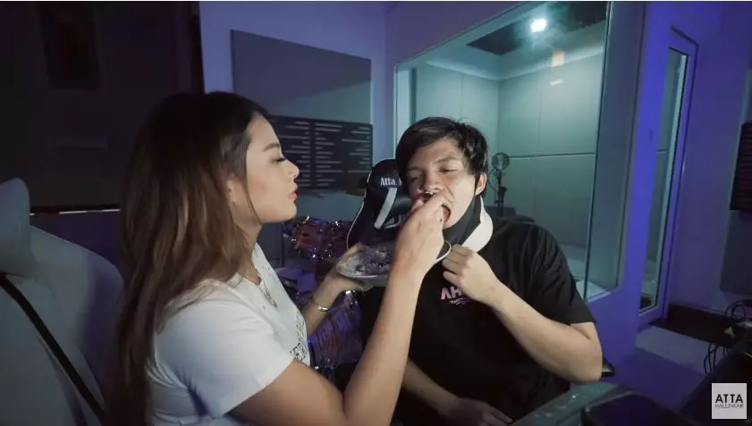 momen aurel jenguk atta youtube