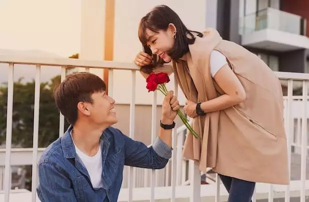 Kata-kata romantis untuk suami freepik.com