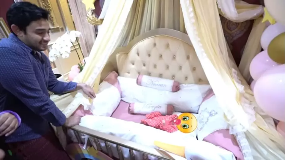 Abdulla Alwi momong anak instagram 