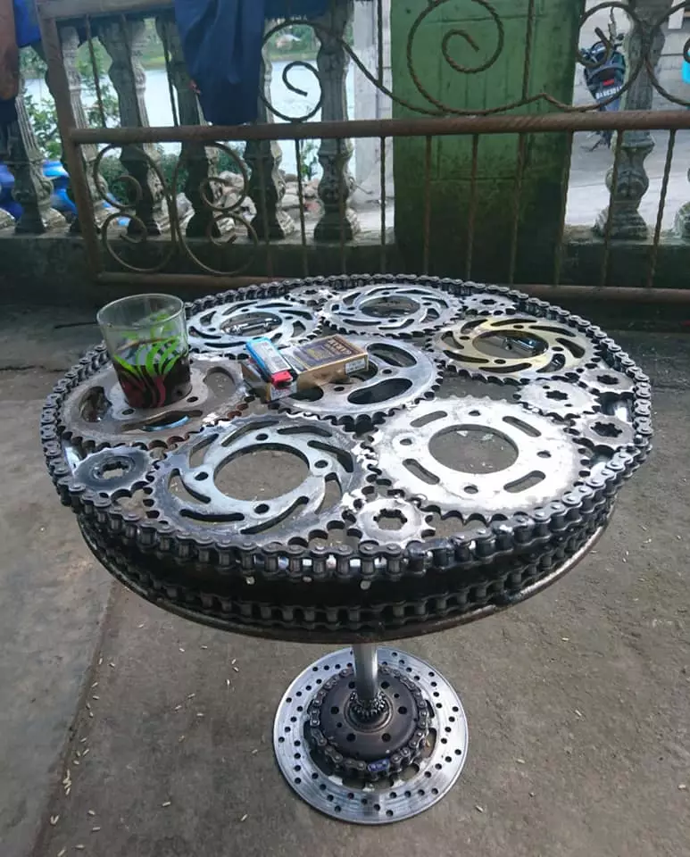 Kelakuan nyeleneh anak otomotif Berbagai sumber