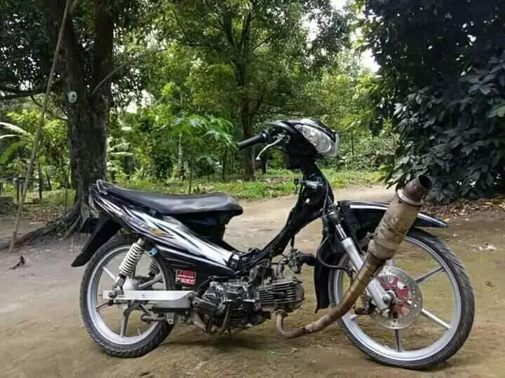 Kelakuan nyeleneh anak otomotif Berbagai sumber