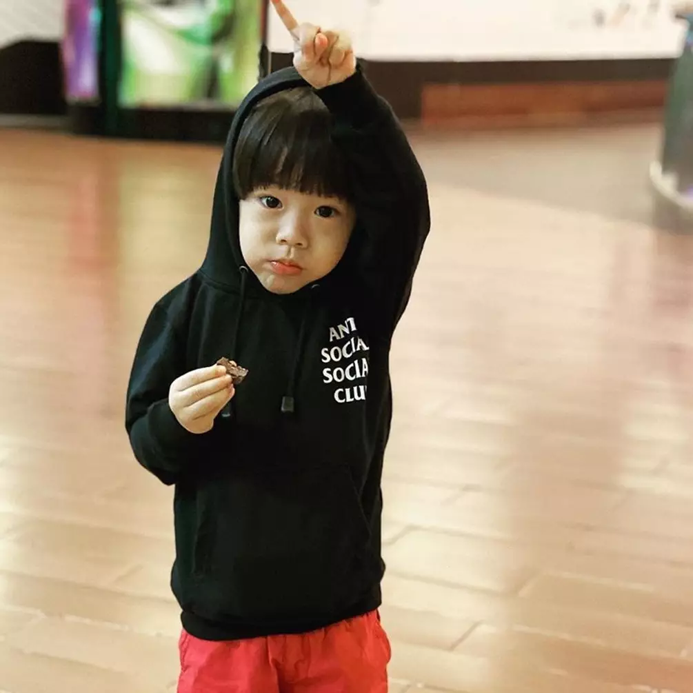 10 Potret anak kedua Omesh &amp; Dian Ayu,  cakepnya bak orang Korea