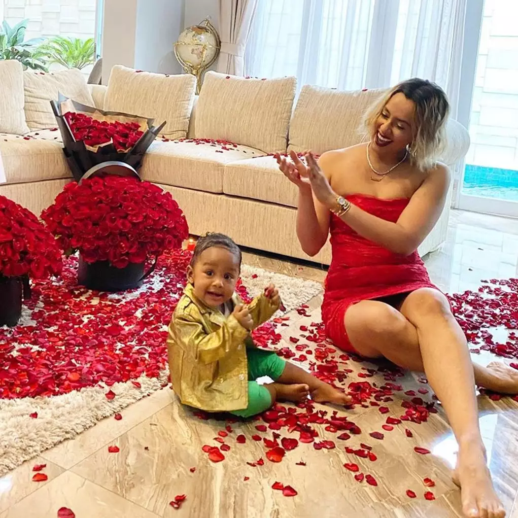 7 Momen kompak Kimmy Jayanti dan baby Kira, gayanya stylish abis