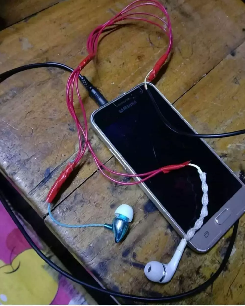 bentuk earphone Berbagai Sumber