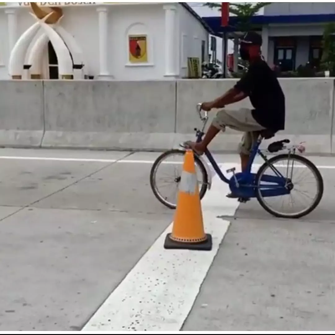 5 Aksi pesepeda di jalan ini sukses bikin kamu jengkel