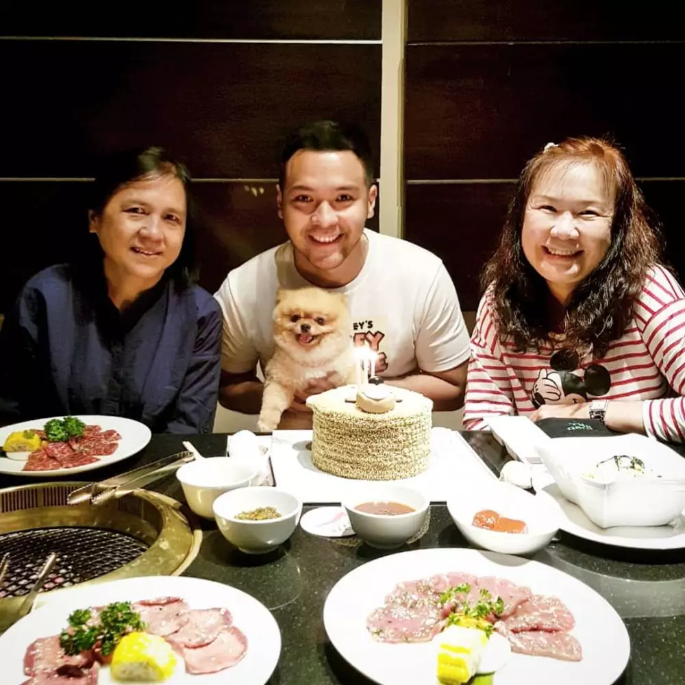 potret Hans Hosman dan keluarga © 2020 brilio.net Instagram/@hanshosman potret Hans Hosman dan keluarga © 2020 brilio.net Instagram/@hanshosman