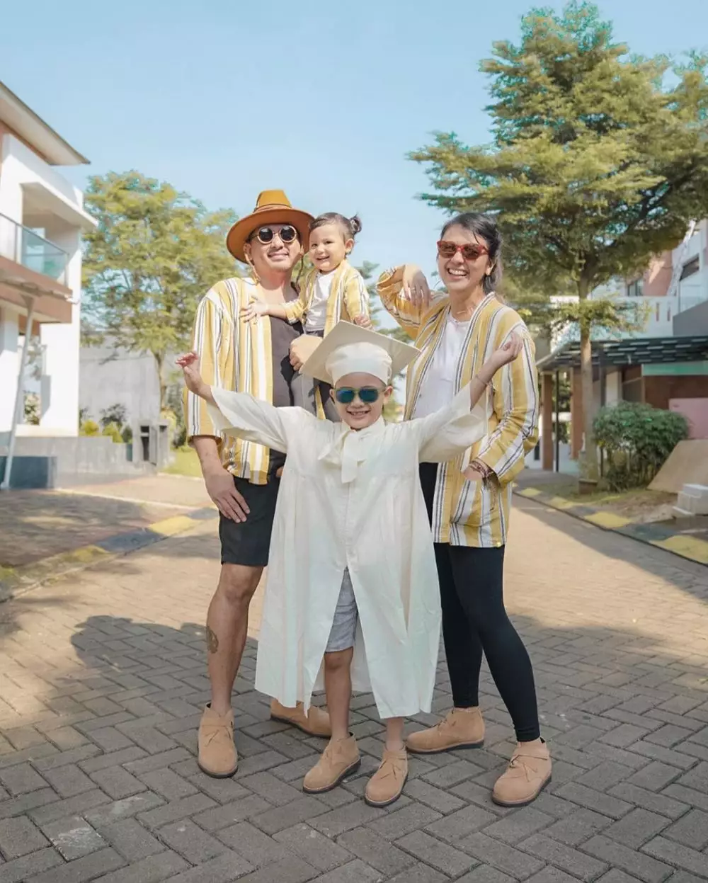 momen wisuda TK anak seleb Instagram momen wisuda TK anak seleb Instagram