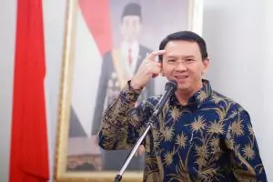 Rayakan ulang tahun ke-54, Ahok lelang 19 batik kesayangannya