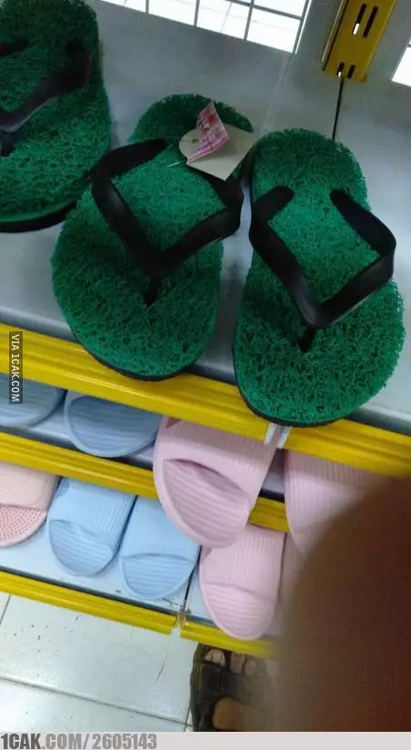 ide kreatif sandal jepit © 2020 1cak.com