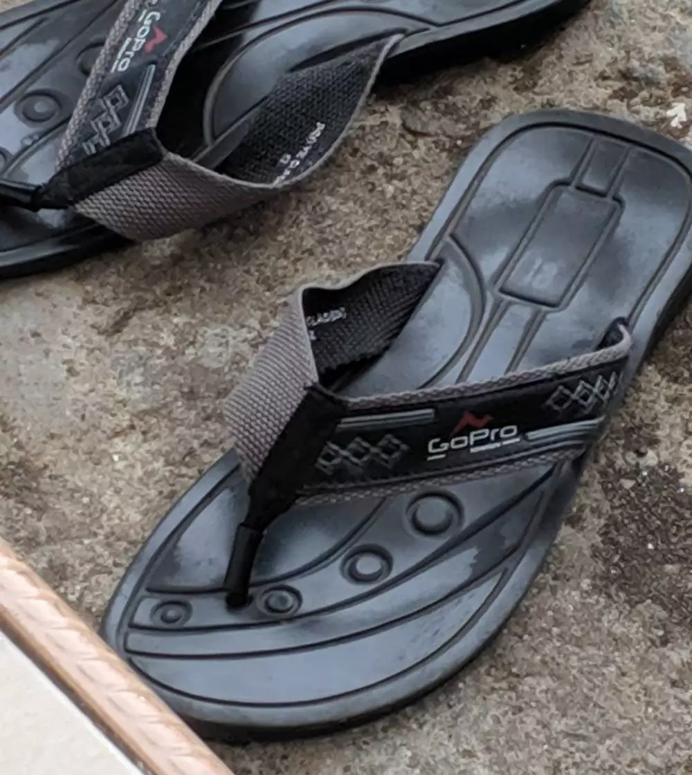 ide kreatif sandal jepit © 2020 1cak.com