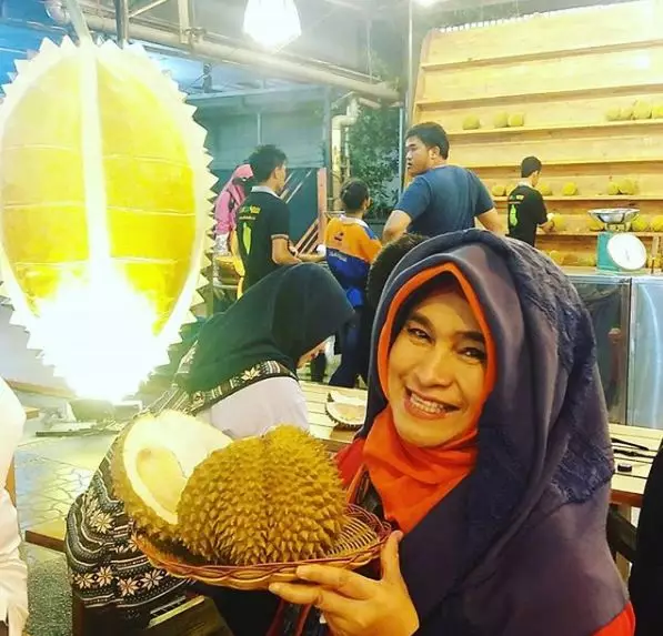 artis kebakar berbagai sumber