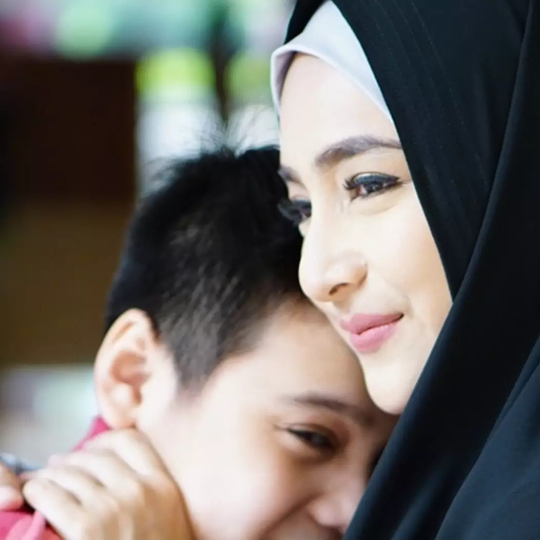 10 Momen Cindy Fatikasari bareng putranya yang berkebutuhan khusus