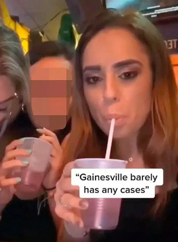 main TikTok positif Covid-19 © 2020 brilio.net