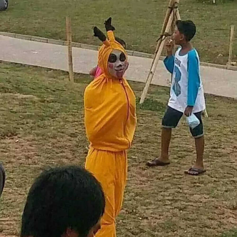 momen absurd orang cosplay © 2020 instagram.com