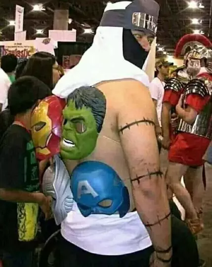 momen absurd orang cosplay © 2020 instagram.com