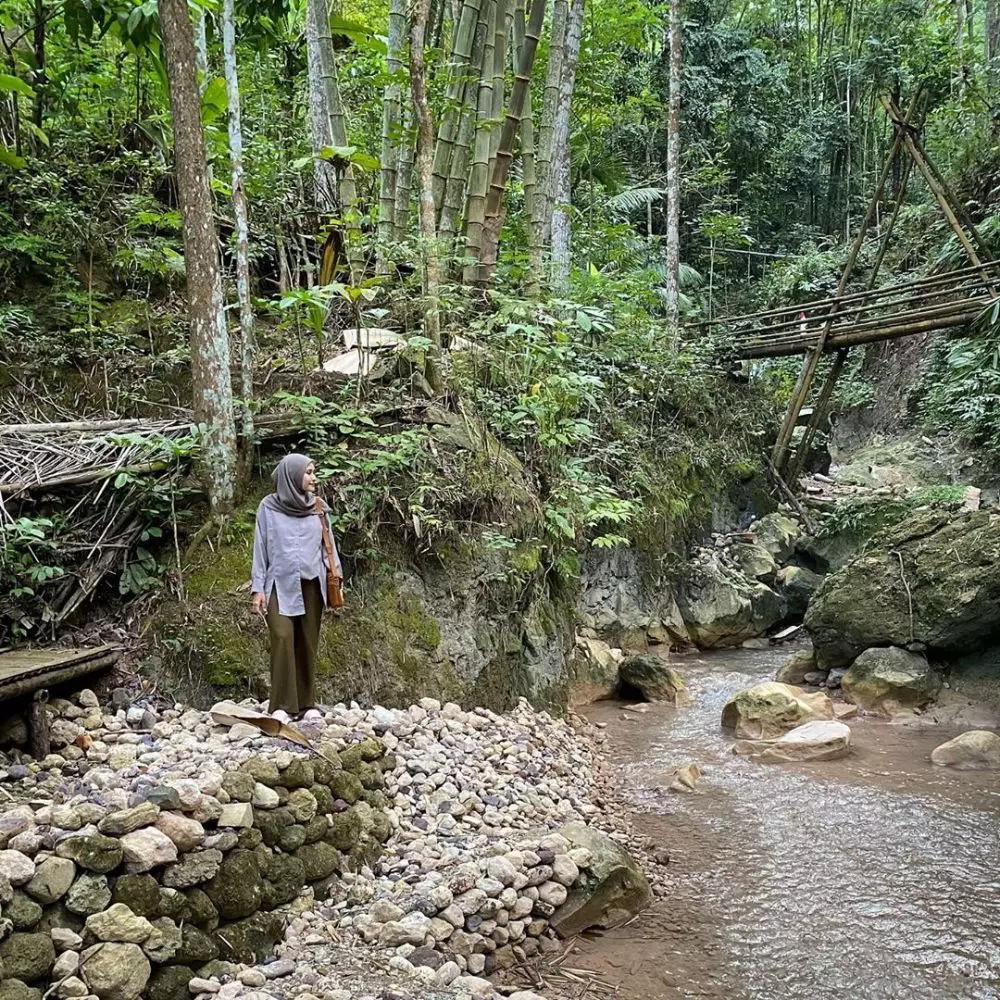 momen seru keluarga zaskia main di hutan Instagram