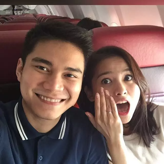 Seleb cantik di lamar saat liburan di luar negeri Instagram