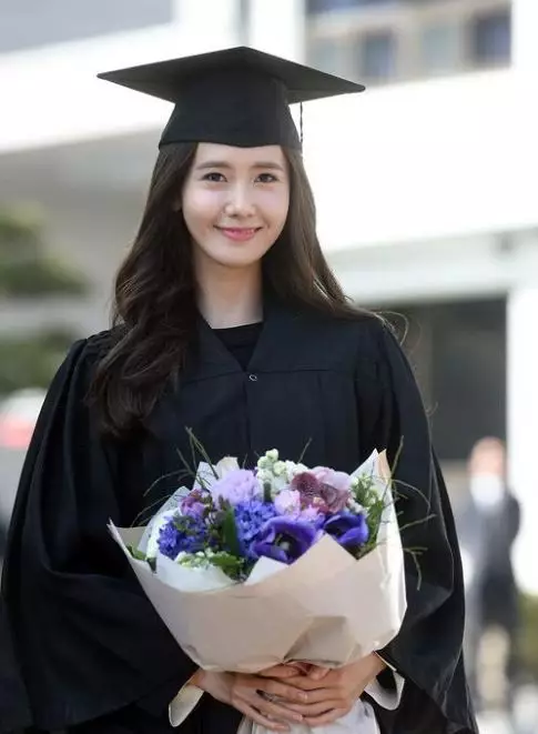 seleb Korea di hari wisudanya Twitter