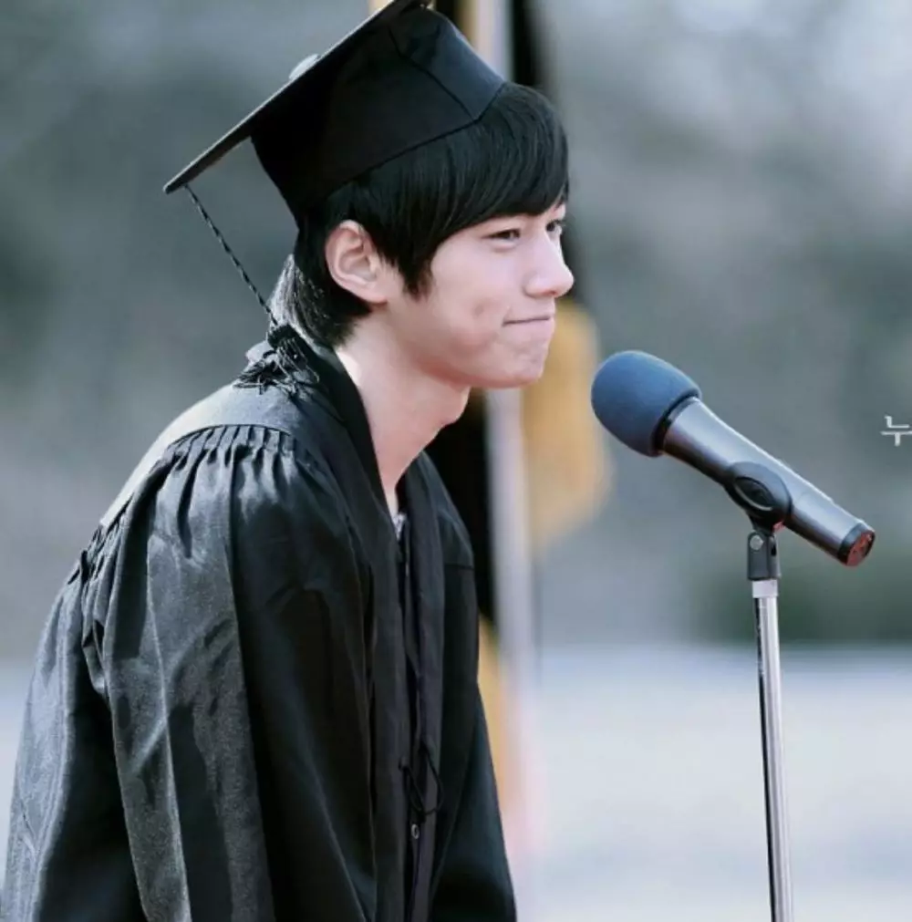 seleb Korea di hari wisudanya Twitter