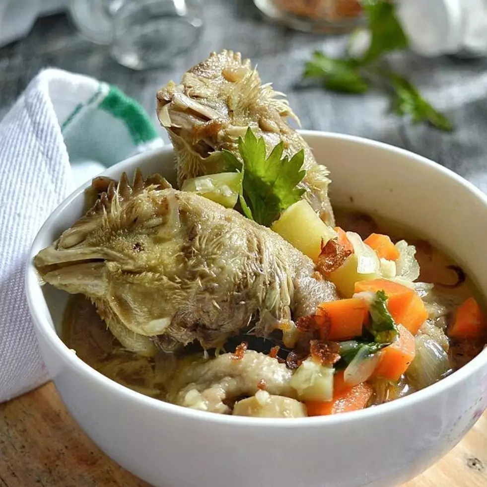 12 Resep olahan kepala ayam lezat, simpel dan bikin nagih