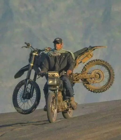 Motor jadul angkut motor sekarang Facebook/ Yudhawan