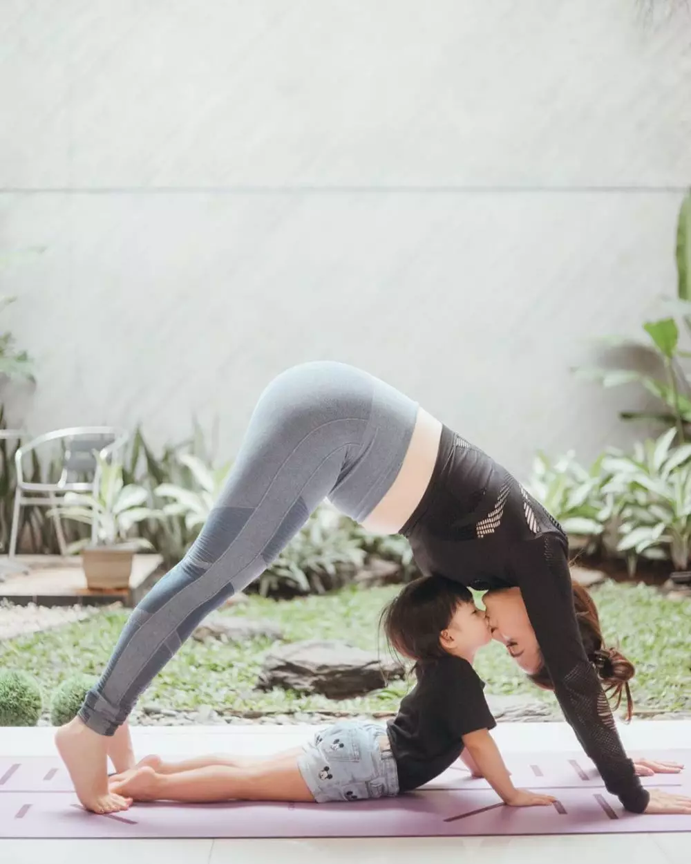 baby bump Chelsea Olivia Instagram baby bump Chelsea Olivia Instagram