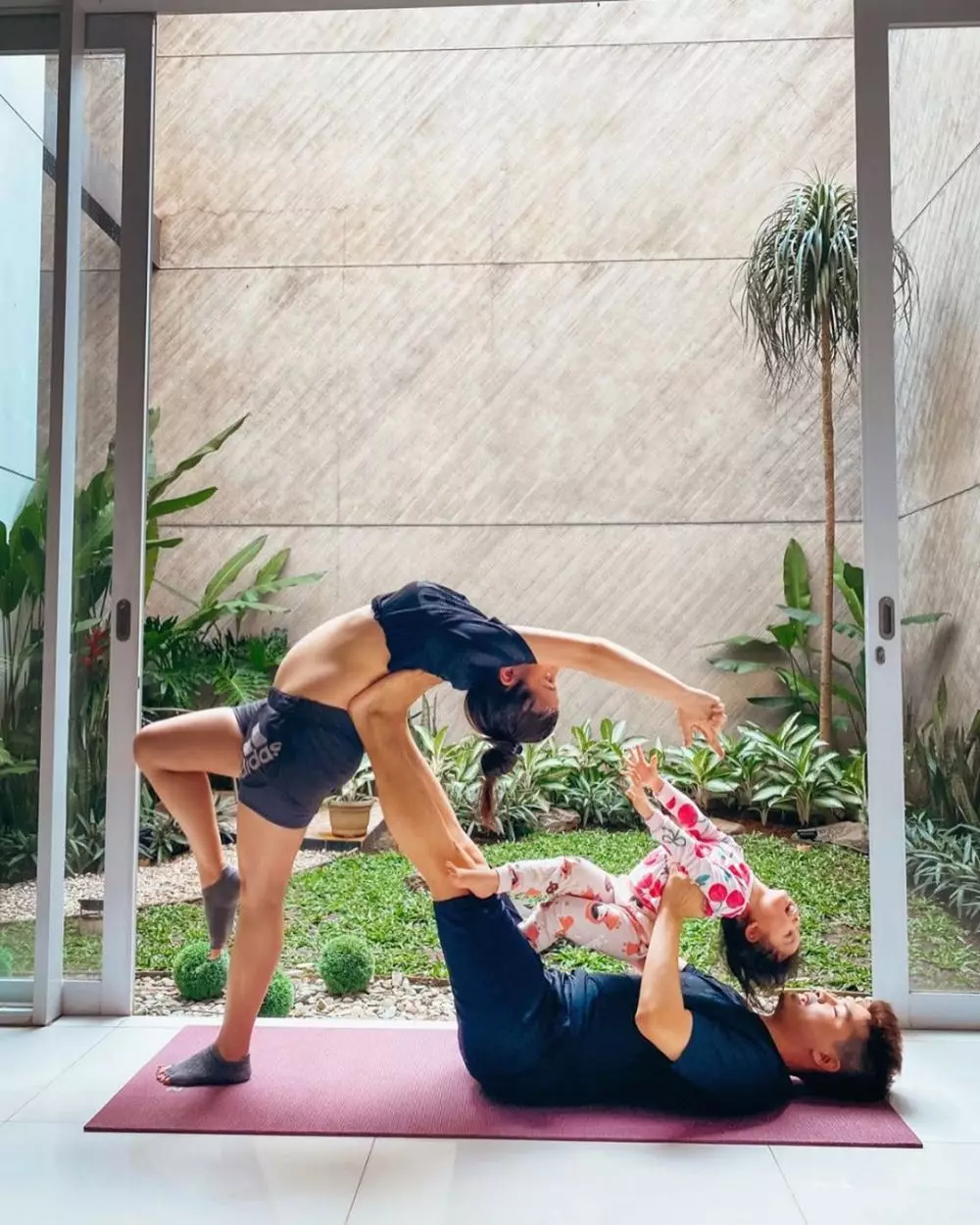 baby bump Chelsea Olivia Instagram baby bump Chelsea Olivia Instagram