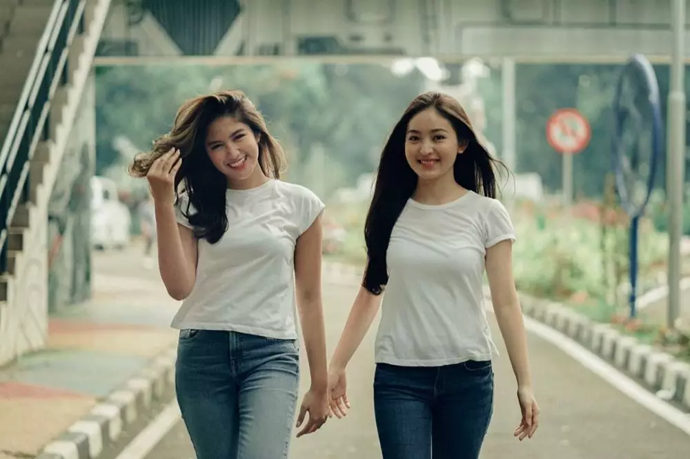 potret persahabatan natasha wilona dan ochi instagram potret persahabatan natasha wilona dan ochi instagram