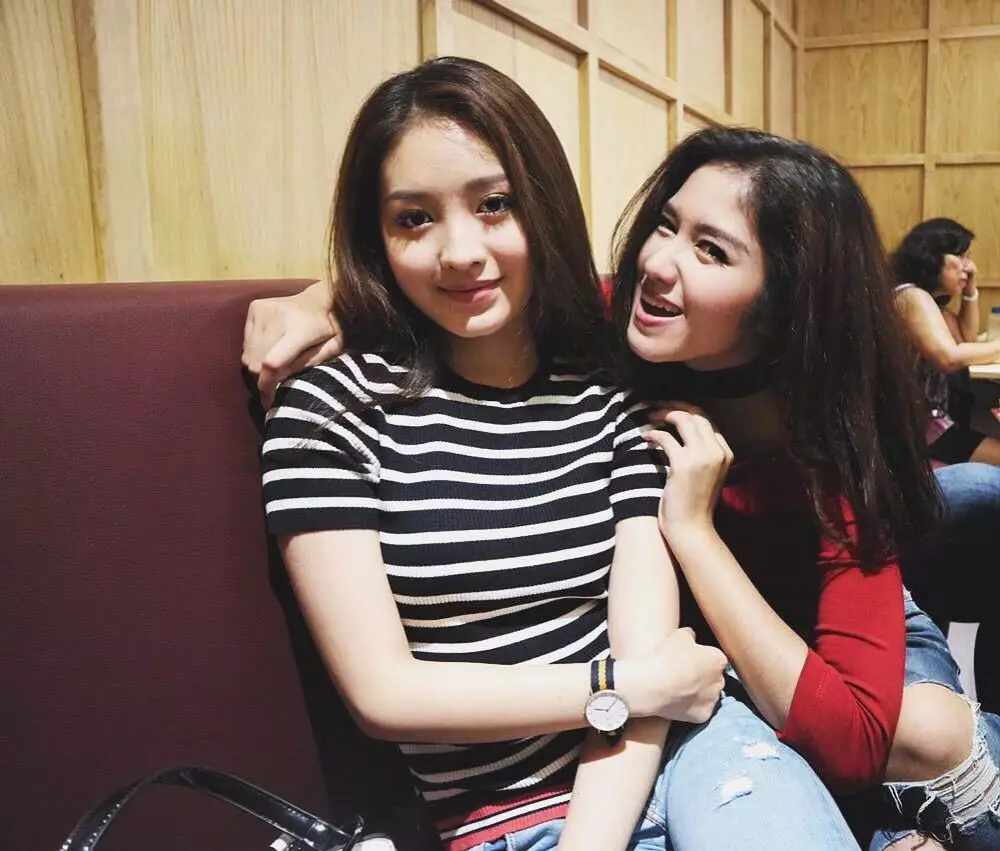 potret persahabatan natasha wilona dan ochi instagram potret persahabatan natasha wilona dan ochi instagram