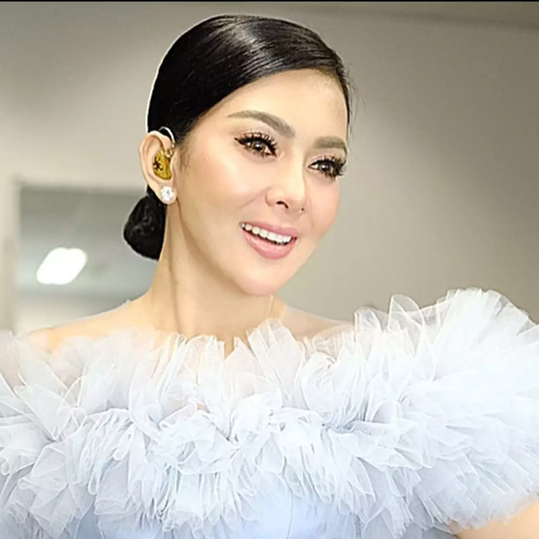 7 Wanita ini parasnya mirip Syahrini, terbaru tukang rujak