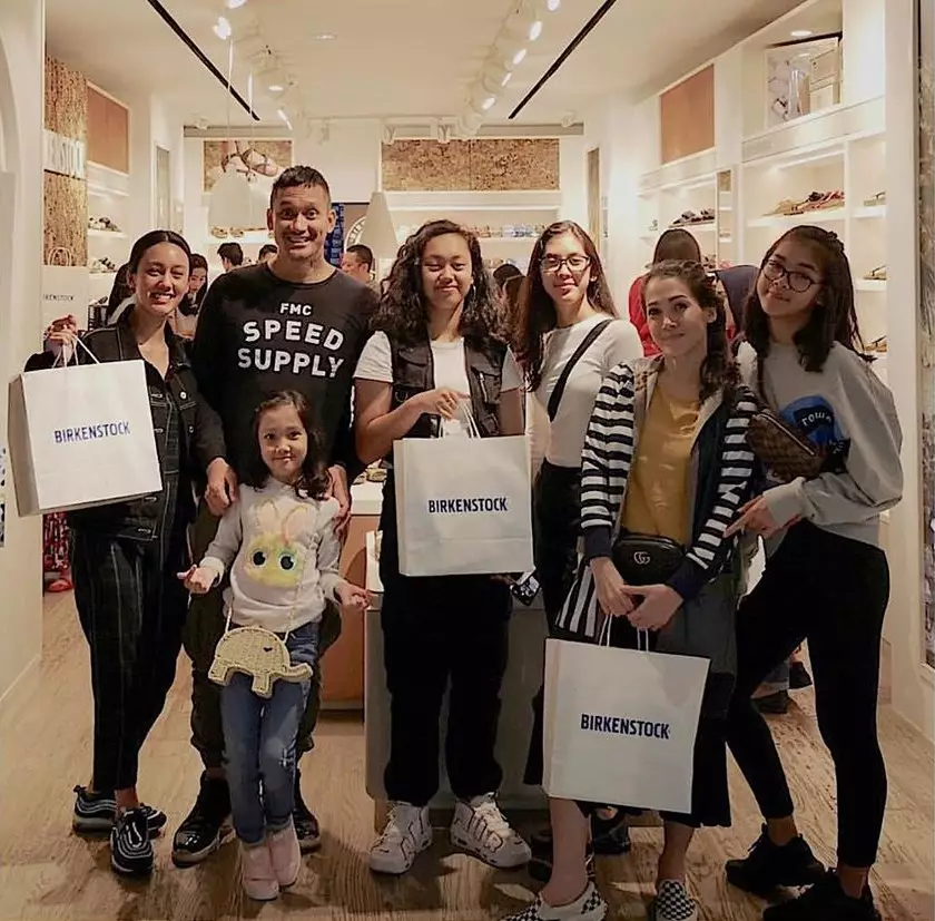 seleb bersama anak sambung Instagram