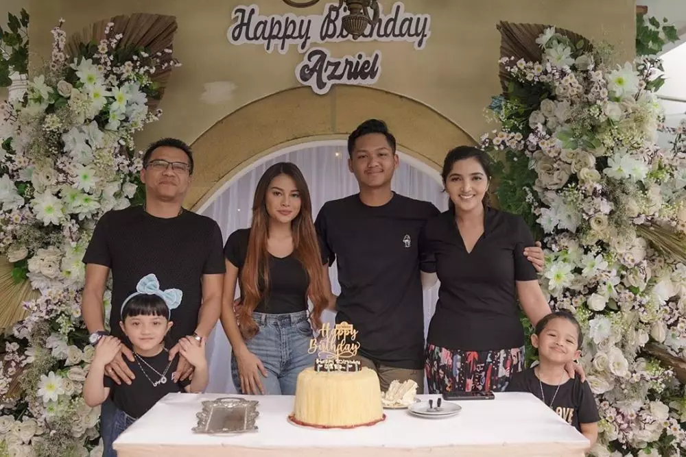 seleb punya anak sambung lebih dari satu Instagram